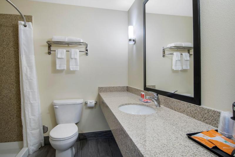 Queen Room - Non-Smoking image 1