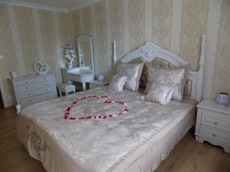 Deluxe Double Room image 2