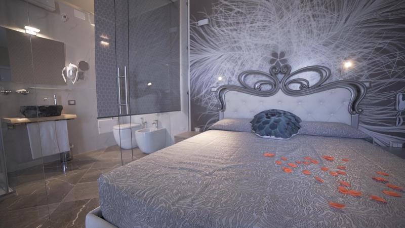 King Suite with Spa Bath image 4