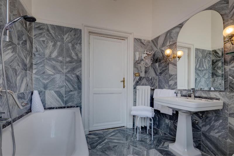 Classic Double Room image 1