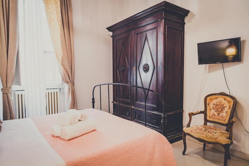 Double or Twin Room with Shared Bathroom image 3