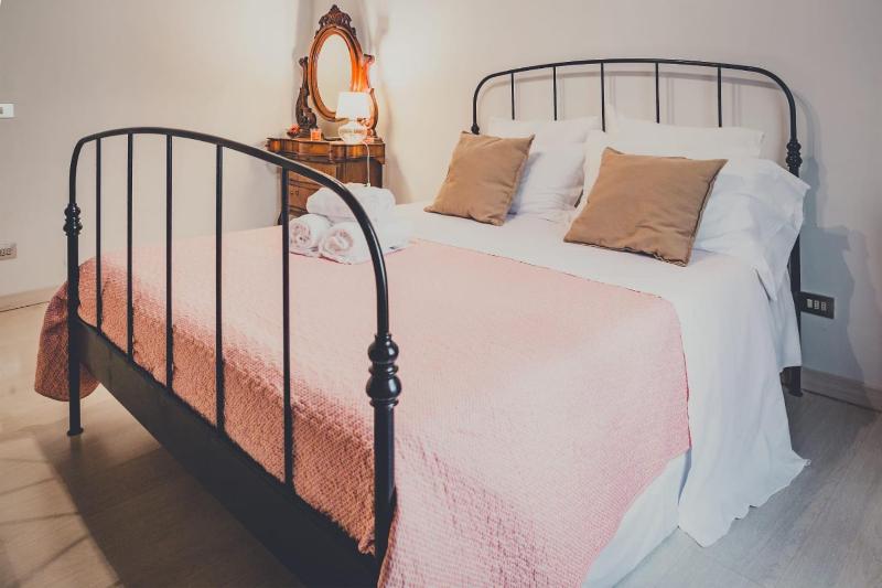 Double or Twin Room with Shared Bathroom image 4