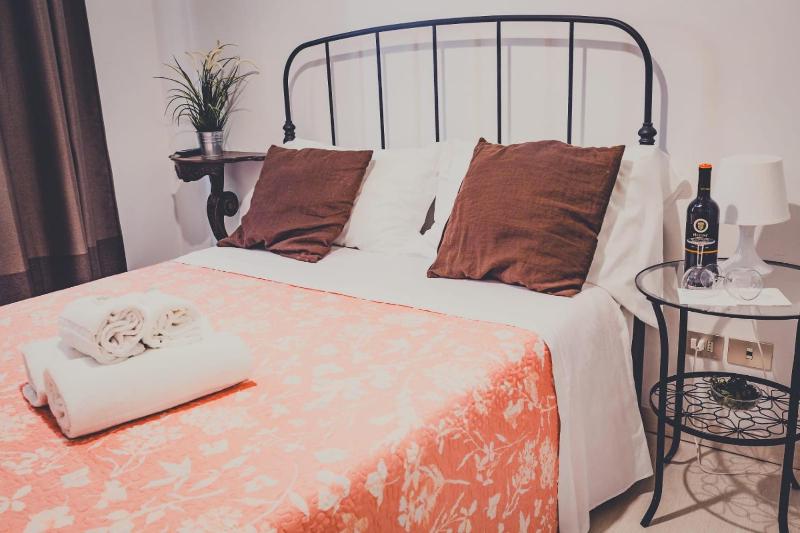 Double Room image 3