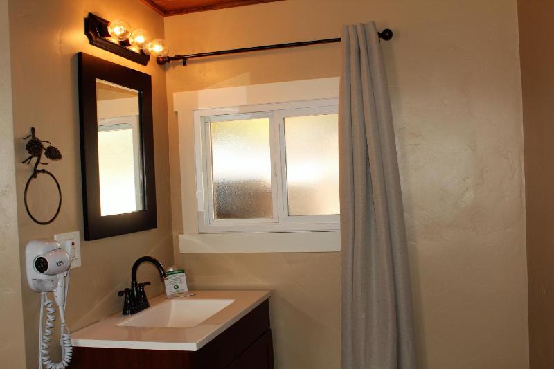 Queen Room image 4
