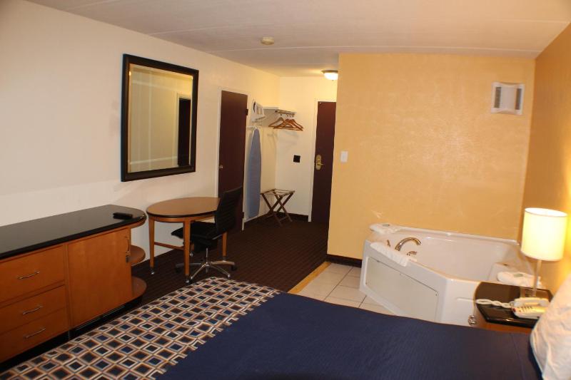 King Room with Spa Bath image 1