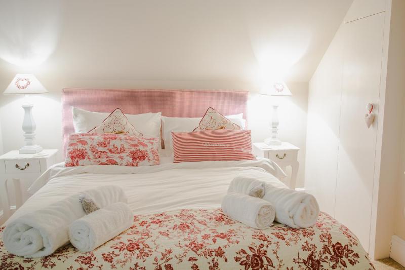 Classic Double Room image 3