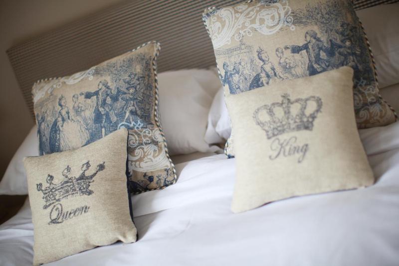 Executive King Room image 3