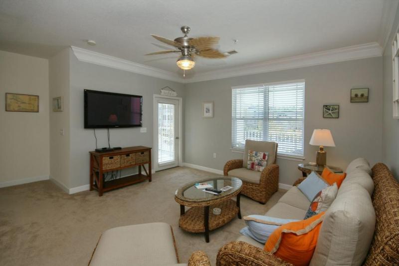 Three-Bedroom Condo image 1