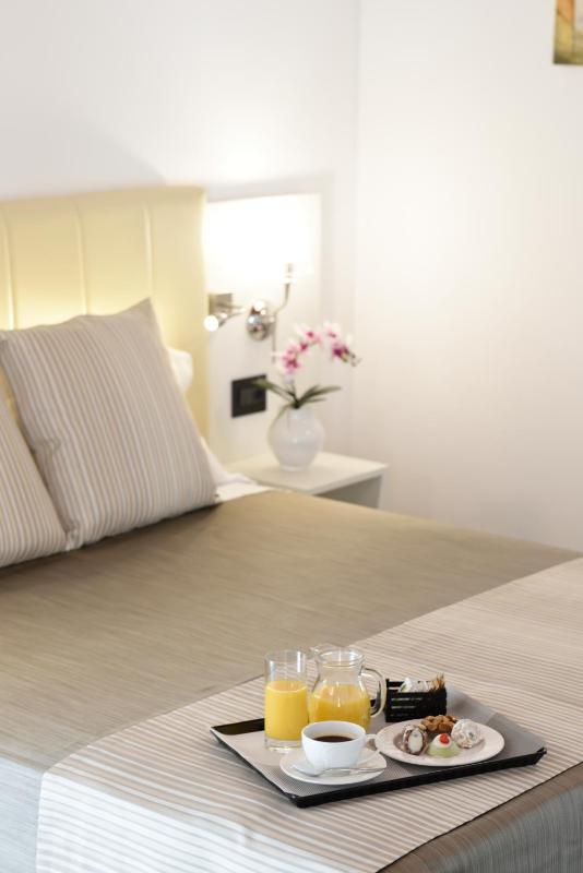 Classic Double Room with Internal View image 4