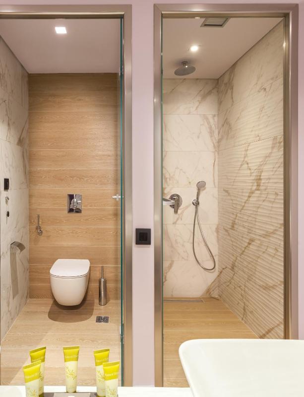 Double or Twin Room image 3