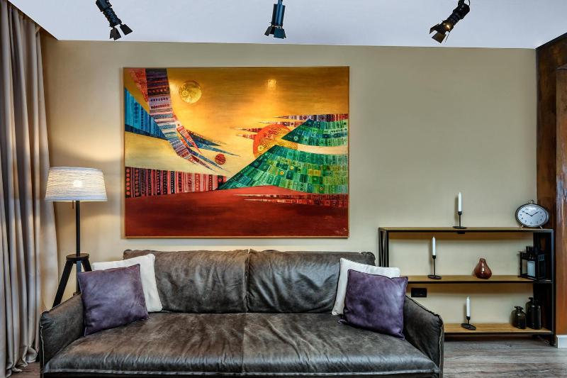 Luxury One-Bedroom Apartment with Hot Tub and Terrace image 3