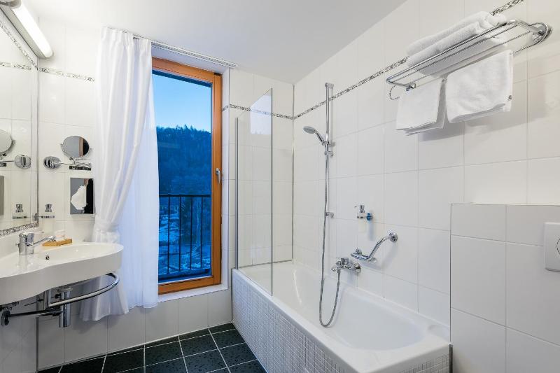 Standard Double Room image 3