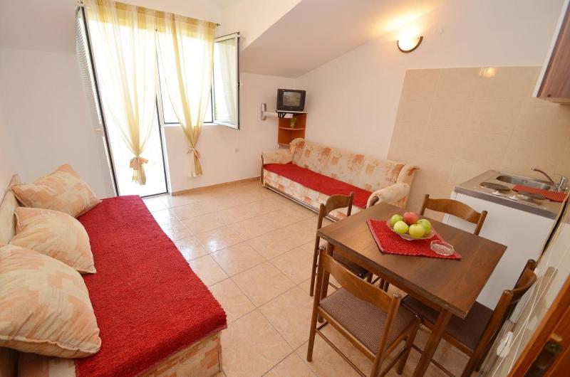 Apartmani Prcanj - image 1