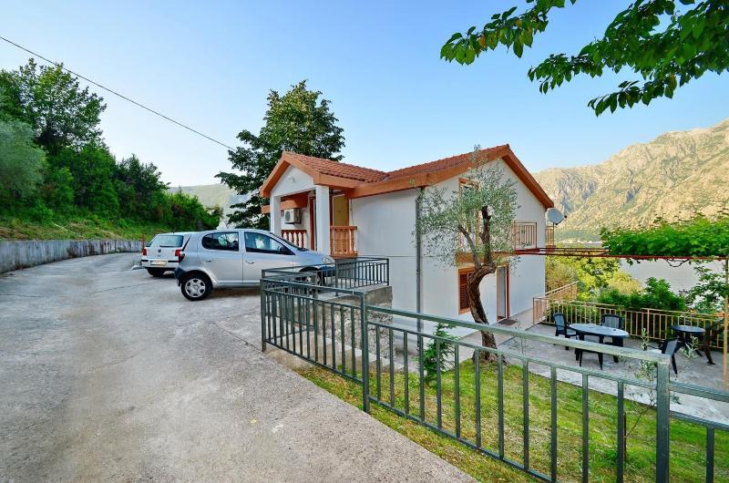 Apartmani Prcanj - image 6