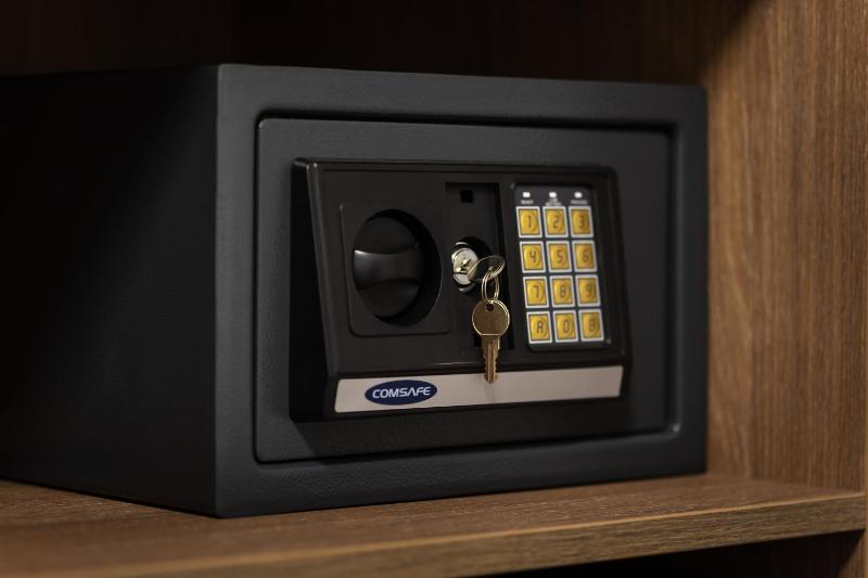 Deluxe One-Bedroom Apartment image 3