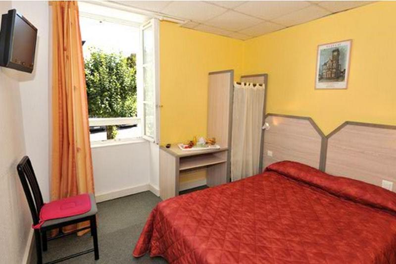 Standard Double or Twin Room image 4