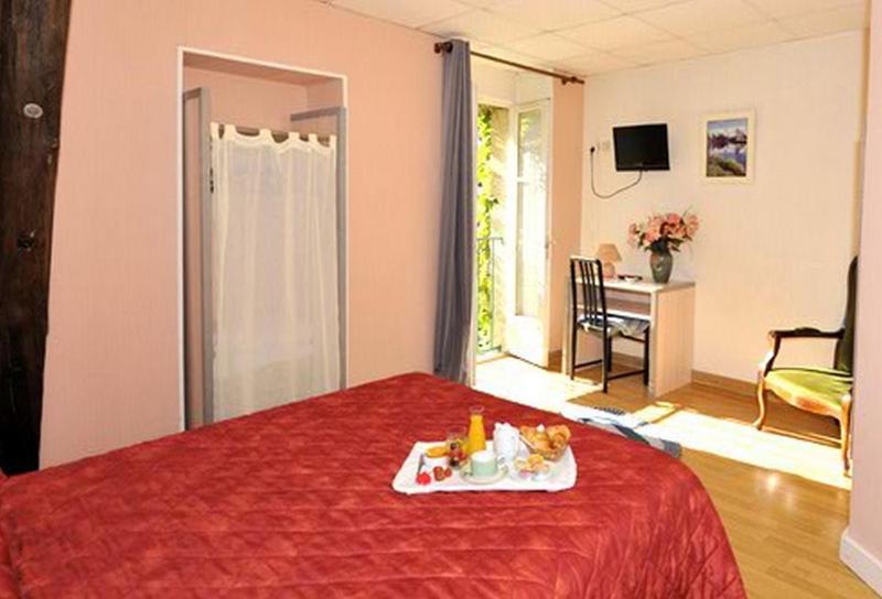 Classic Double or Twin Room image 4