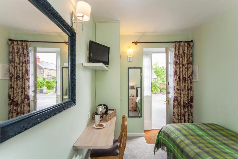 Single Room image 4