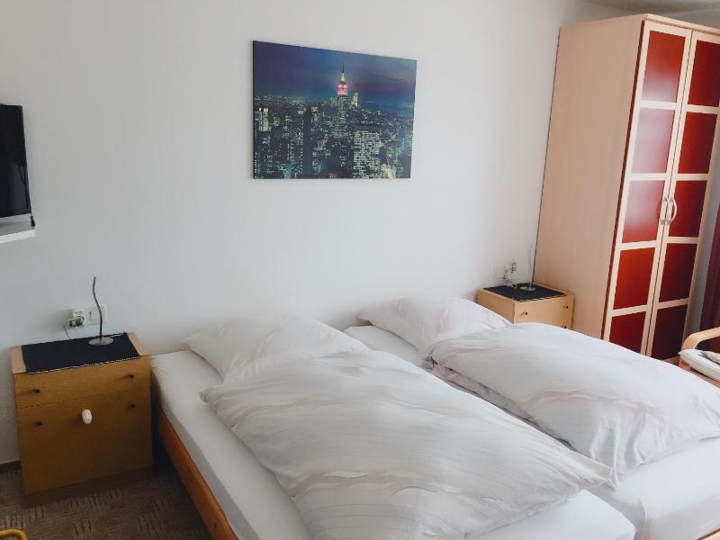 Comfort Triple Room image 4