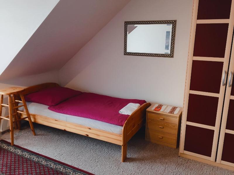 Comfort Triple Room image 2