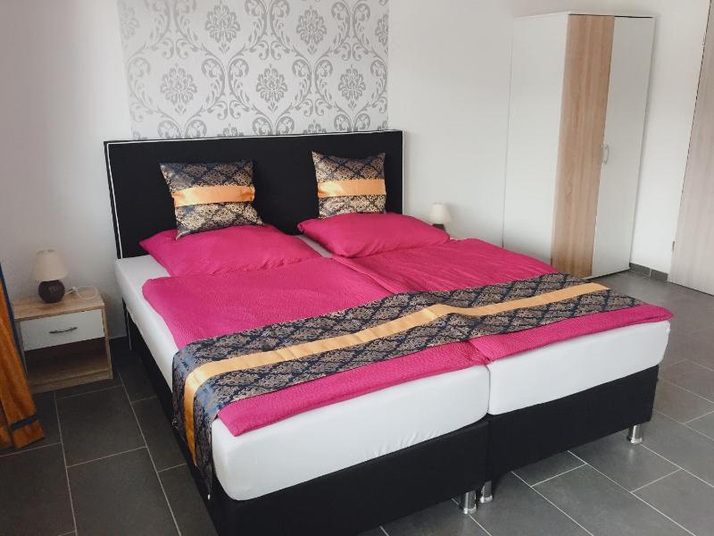 Twin Room with Balcony image 3