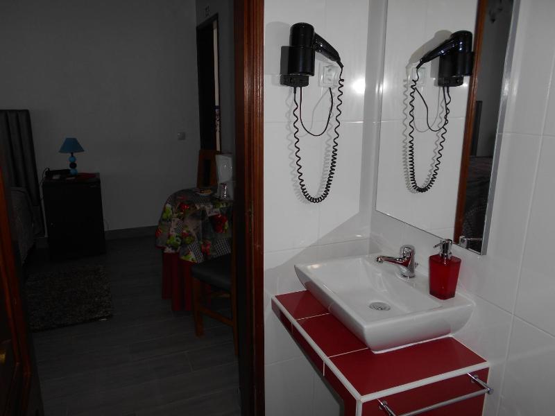 Standard Twin Room image 2