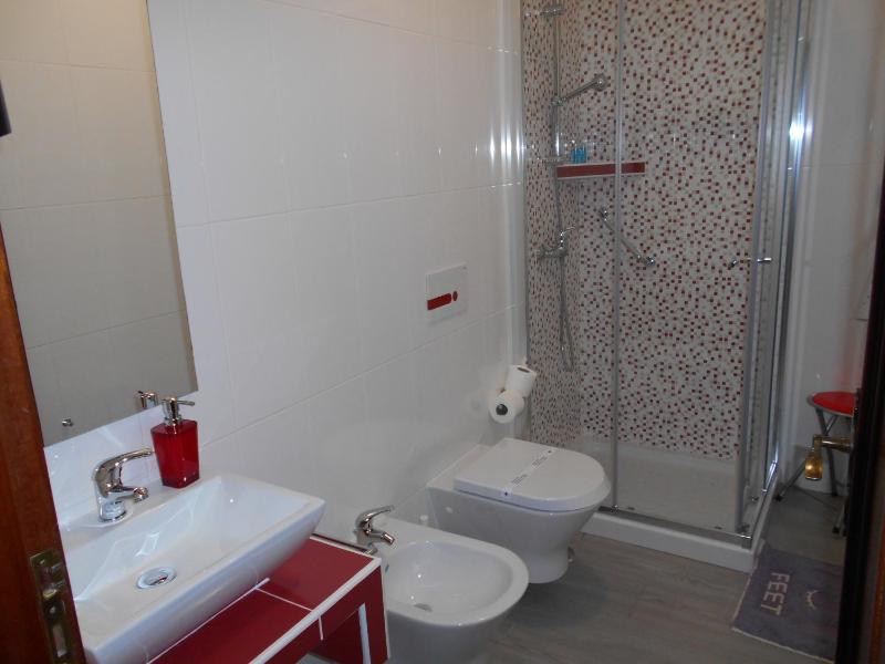 Standard Twin Room image 3