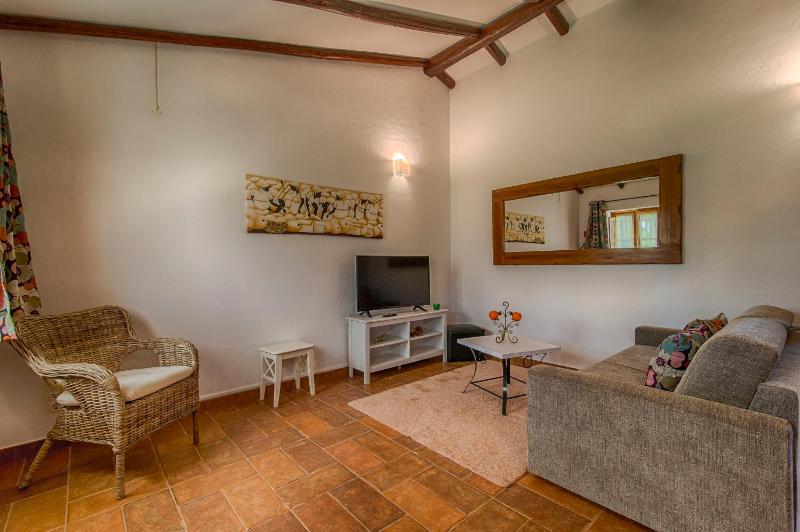 One-Bedroom Apartment with Garden View image 3