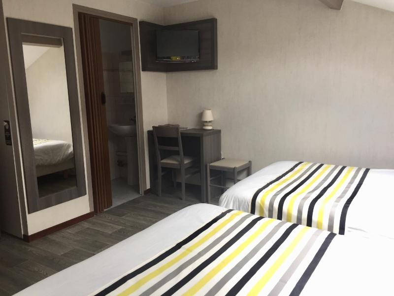 Superior Double Room with Two Double Beds image 2