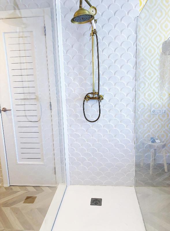 Deluxe Double Room with Sea View image 2