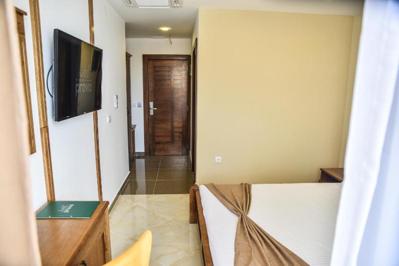 Deluxe Double Room with Balcony and Sea View image 2