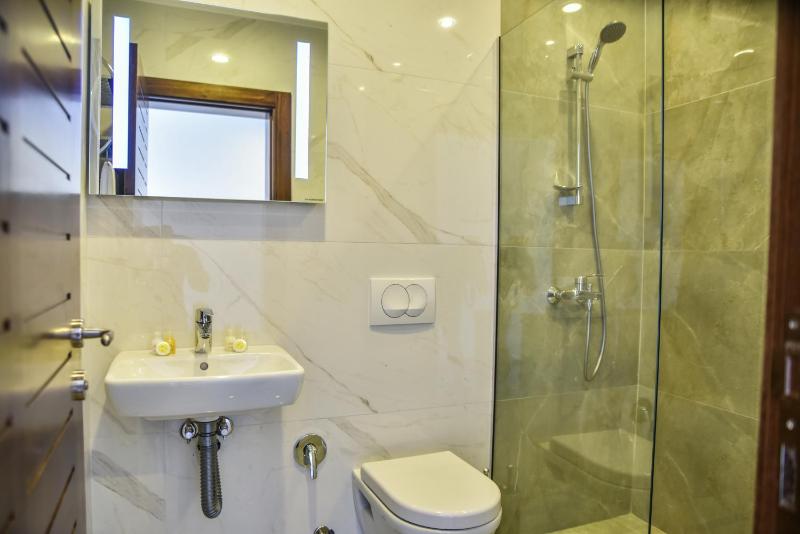 Triple Room with Sea View image 2