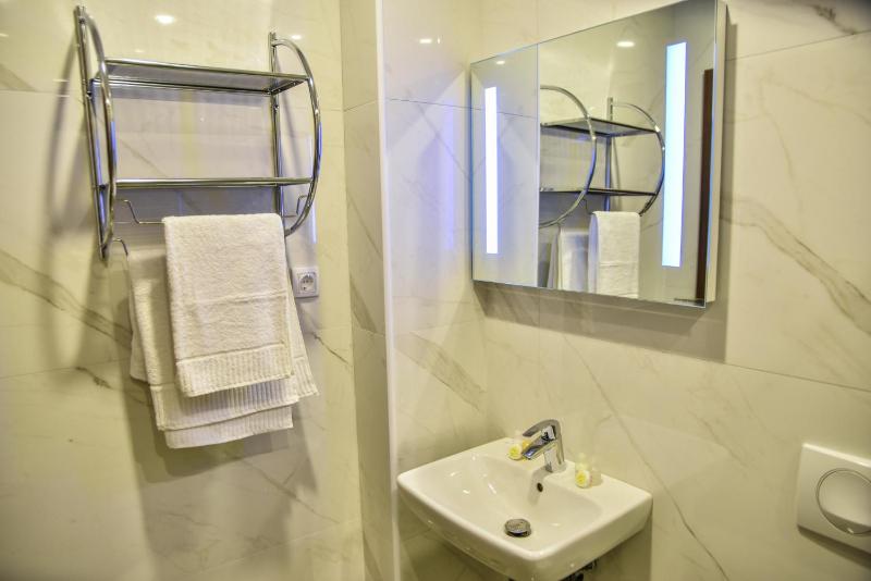 Triple Room with Sea View image 3