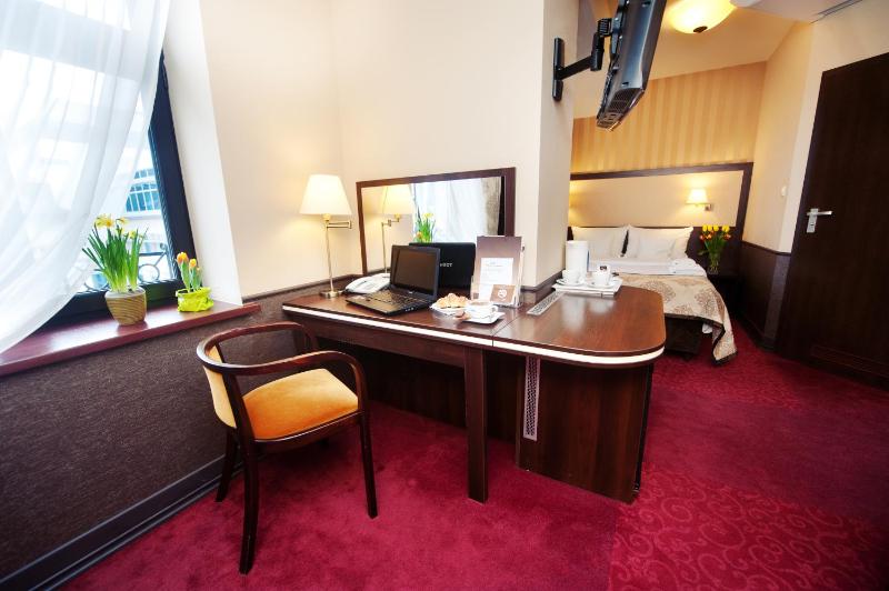 Deluxe Double or Twin Room image 4