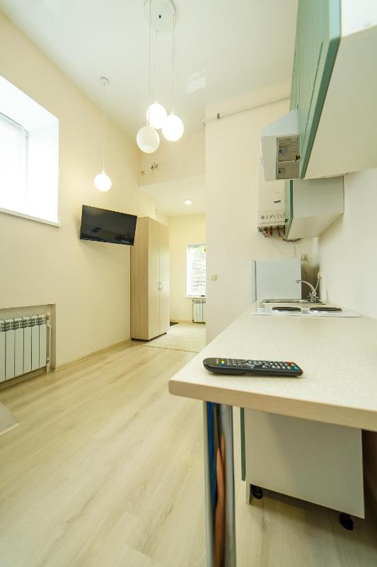 Apartment with Shower image 3