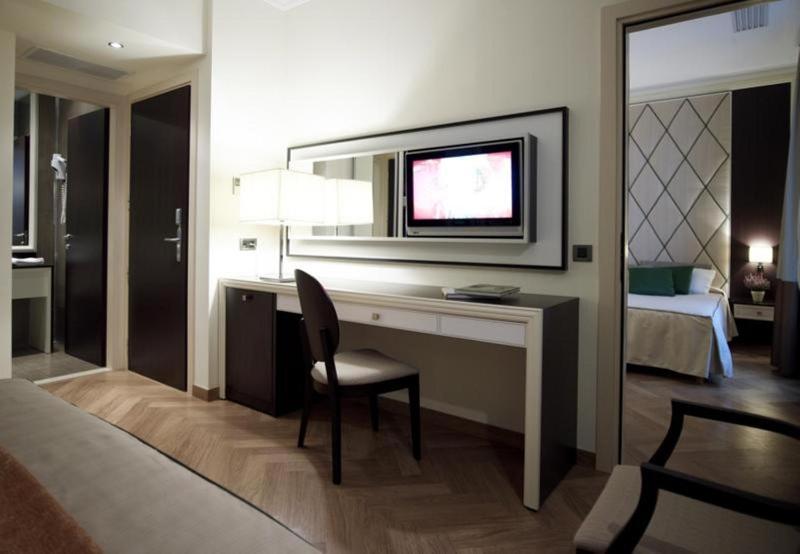 Family Room - Interconnecting image 1