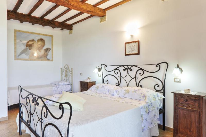 One-Bedroom Apartment image 3