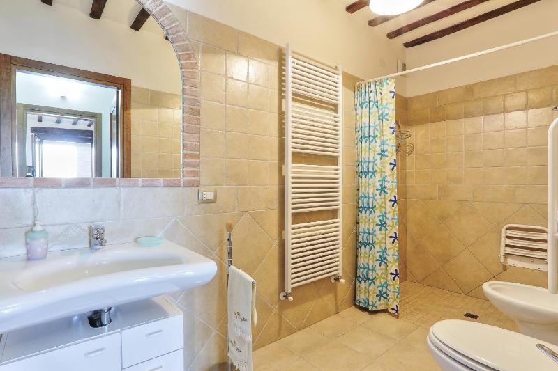 One-Bedroom Apartment image 2