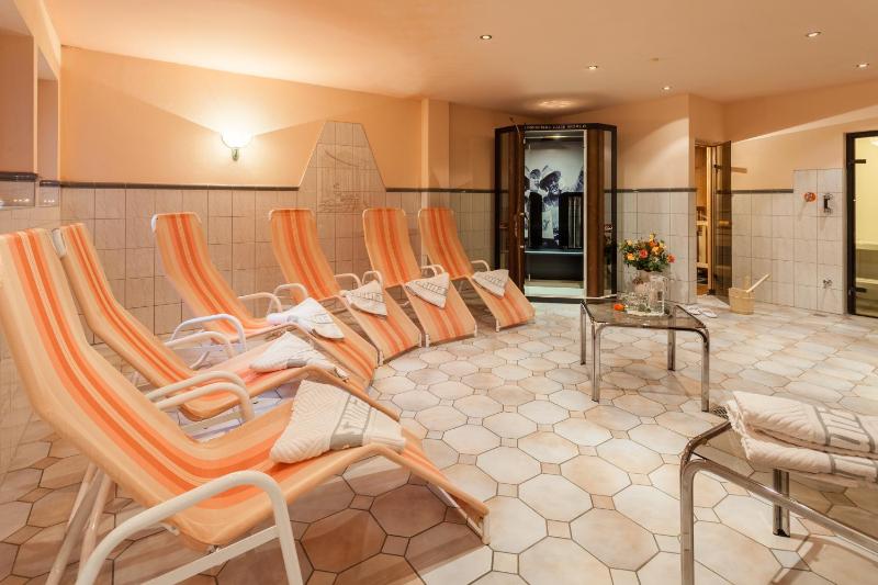 Double Room with Balcony image 3