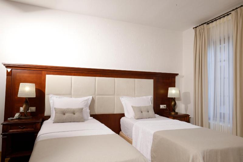 Deluxe Double Room image 1