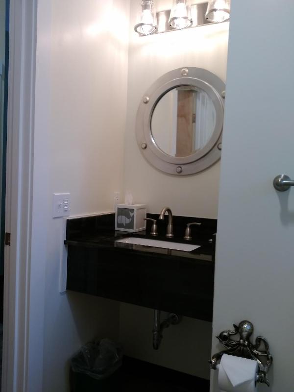 Economy Queen Room with Two Queen Beds image 2