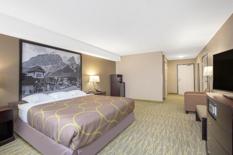 Super 8 Canmore - image 48