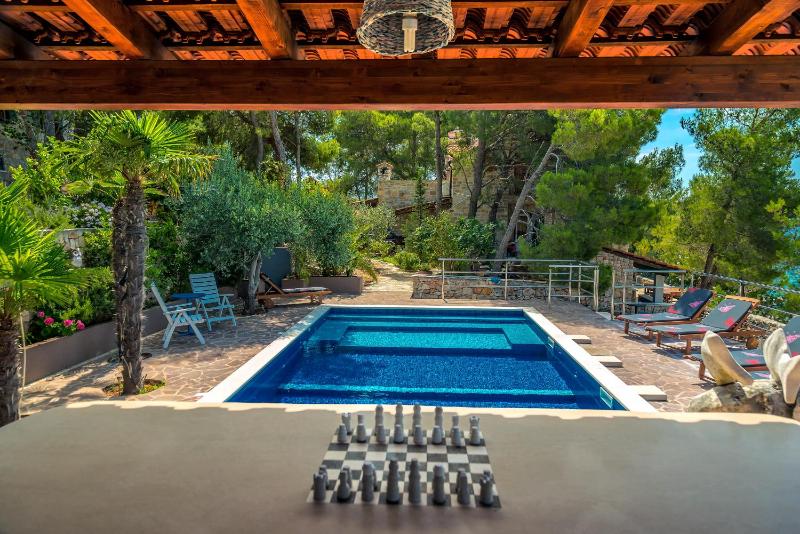 Deluxe Villa image 2