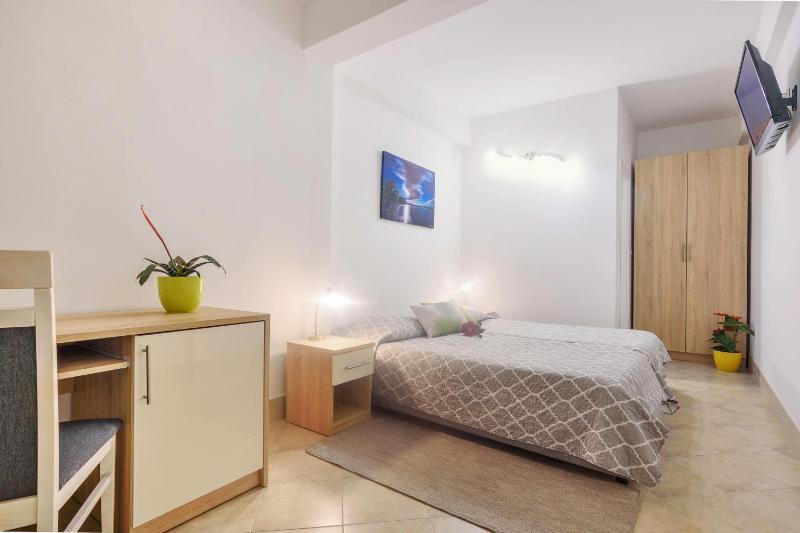 Twin Room with Terrace image 2