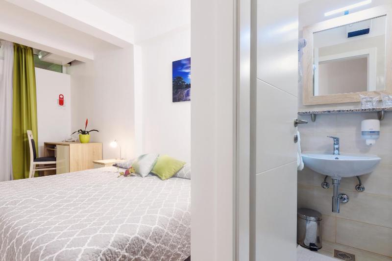 Twin Room with Terrace image 3