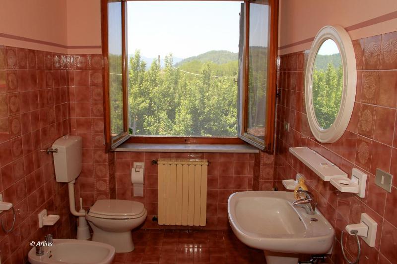 Quadruple Room image 4