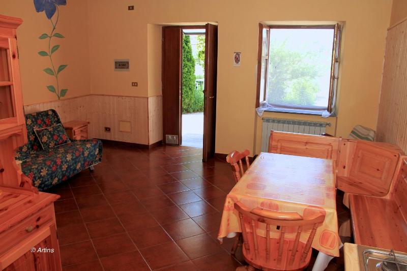 One-Bedroom Apartment image 4