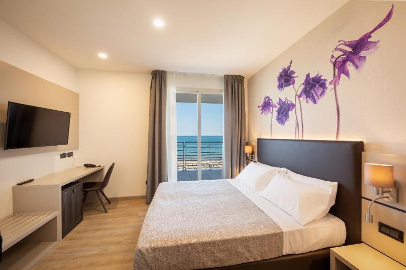 Beachfront Double Room image 4