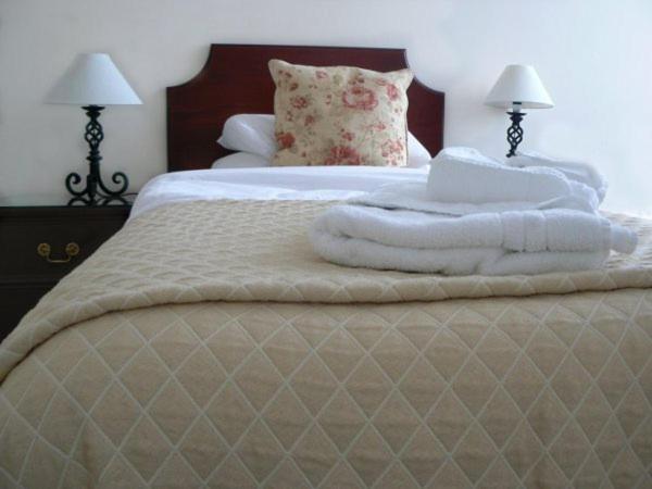 Double or Twin Room image 2