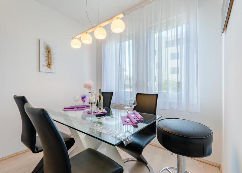 Two-Bedroom Apartment with Terrace and Sea View image 2